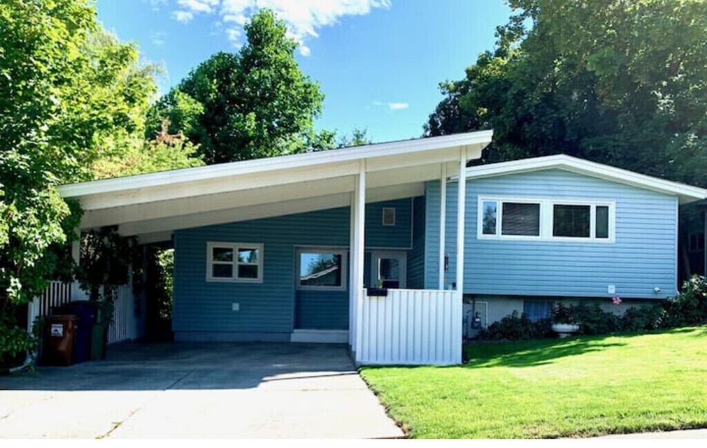 Peaceful Mid-Century Retreat with Year Round mini Stream and Level 2 EV Charger