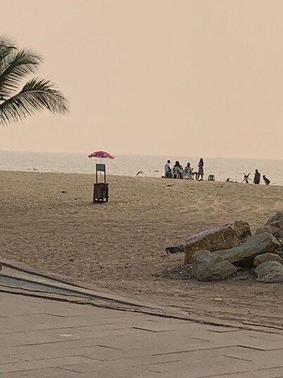 Spacious Tropical Beach Paradise Home/ Netflix - 1 Minute Walk From the Beach!