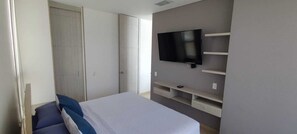3 habitaciones, tabla de planchar con plancha, wifi y ropa de cama 