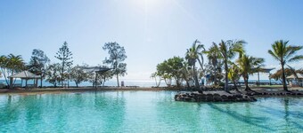 "Suttons Beach Breeze" - Margate Q 4109