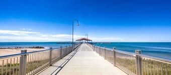 "Suttons Beach Breeze" - Margate Q 4109