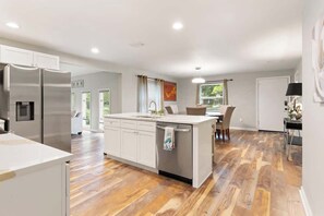 Fridge, microwave, oven, stovetop - Shore Thing - Central Location Near Beaches (Brunswick)