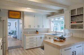 Fridge, microwave, oven, dishwasher - Golden Rectangle Carmel By The Sea home walking distance to Beach & Restaurants (Carmel-by-the-Sea)