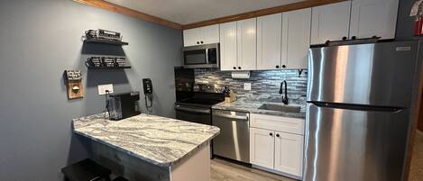 Refrigerador, microondas, horno, placa de cocina