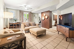 Smart TV - The Carriage House - Historic getaway in the heart of the city! (Manhattan)