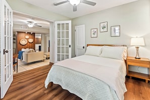 2 bedrooms, iron/ironing board, WiFi, bed sheets - The Carriage House - Historic getaway in the heart of the city! (Manhattan)