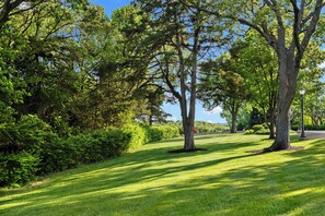 Property grounds - The Carriage House - Historic getaway in the heart of the city!  (Manhattan)
