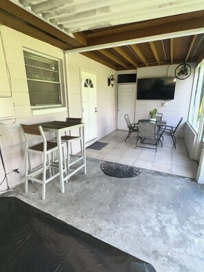 تناول الطعام بالخارج