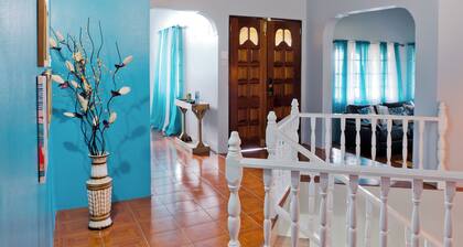 3-bedroom & 2-bathroom luxury ocean view home- SUV included with booking