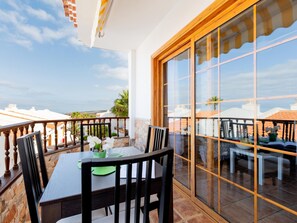 Outdoor dining - 21 C Apartamento Las Bouganvillas (Costa Adeje)