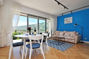 Dining - Stunning 1-Bed Apartment in Kotor (Kotor)