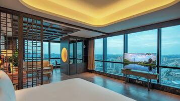 Basic Suite | Premium bedding, down comforters, minibar, in-room safe