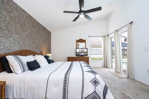 4 Schlafzimmer, Schreibtisch, Bügeleisen/Bügelbrett, Reisekinderbett