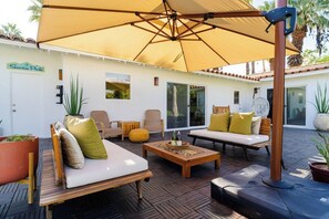 Terrace/patio - The Desert Orchard  · 3 King Beds! Private! Salt Water Pool & Spa! Pets! (Palm Springs)