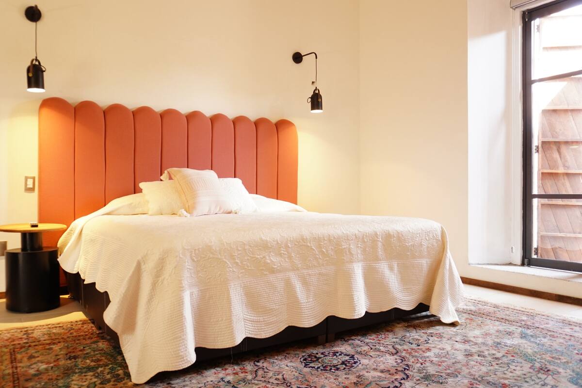 Deluxe Room | 1 bedroom, blackout drapes, iron/ironing board (on request), WiFi (free)