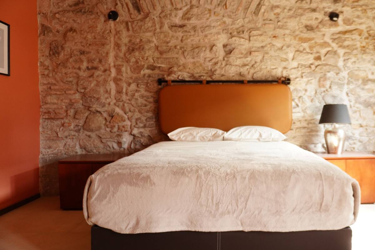 Comfort Room | 1 bedroom, blackout drapes, iron/ironing board (on request), WiFi (free)