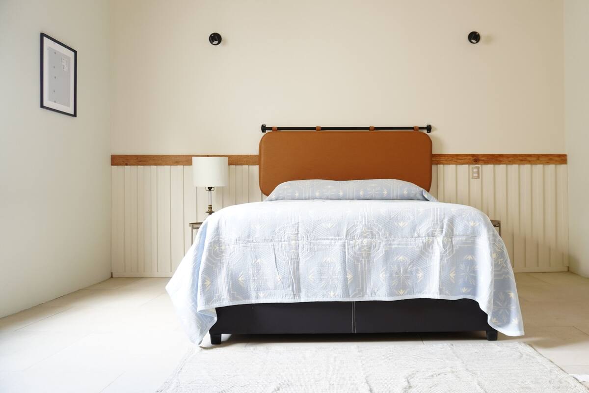 Comfort Room | 1 bedroom, blackout drapes, iron/ironing board (on request), WiFi (free)