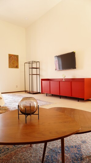 ห้องดีลักซ์ | 1 ห้องนอน, ผ้าม่านกันแสง, เตารีด/โต๊ะรีดผ้า, Wi-Fi ฟรี