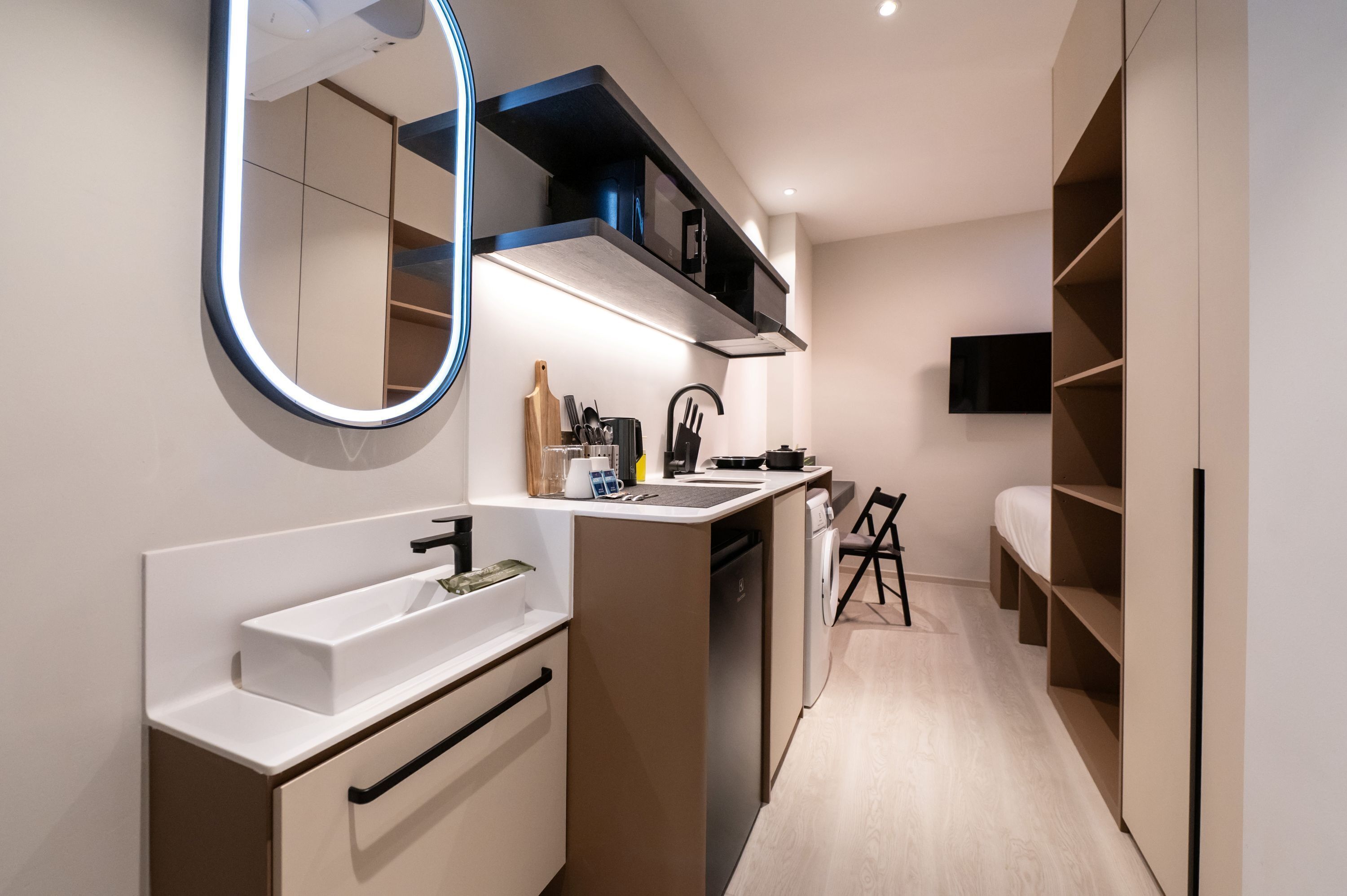 Urban Studio, 1 Queen Bed | Individually furnished, desk, free WiFi, bed sheets