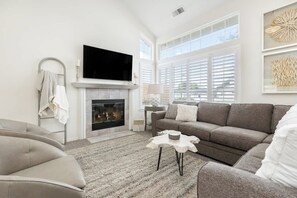 Televisión, chimenea, videojuegos y libros