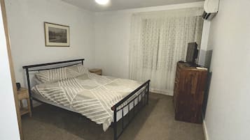 3 bedrooms, iron/ironing board, free WiFi, bed sheets