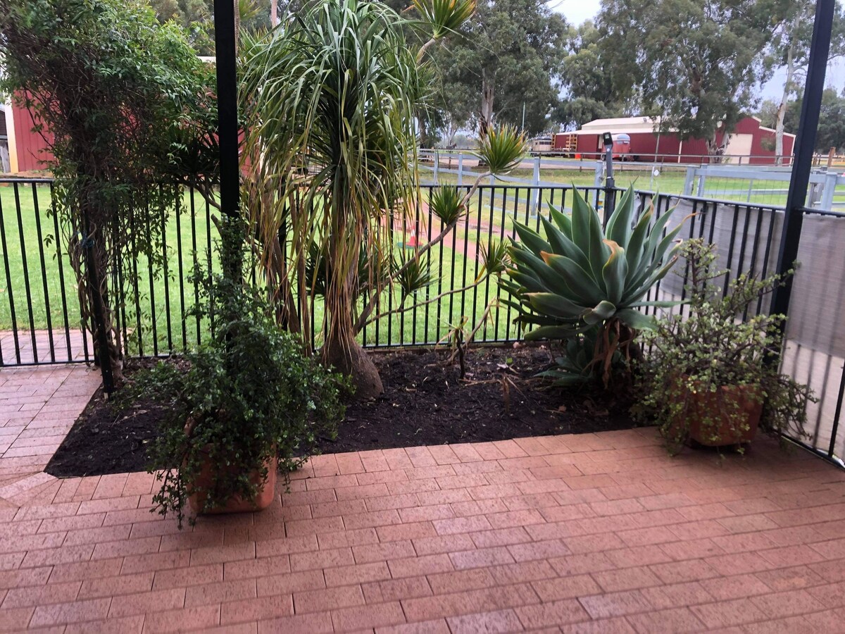 swan valley area farmhouse stay surrounded by the life in the valley