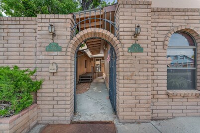 A gem Right on Historic RTE 66 in Downtown Williams.  Walk to the action!