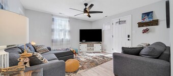 Right on Historic RTE 66 in Downtown Williams.  Steps away from all the action!