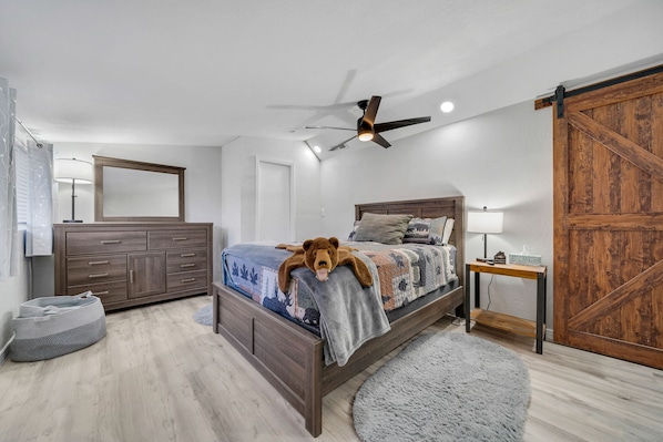 2 chambres, bureau, fer et planche à repasser, Wi-Fi gratuit