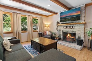 TV, fireplace
