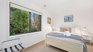 3 bedrooms, iron/ironing board, WiFi, bed sheets