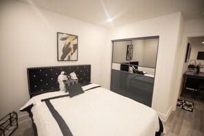 Room - Welcome to Veya Luxè right near downtown Dallas! (Dallas)