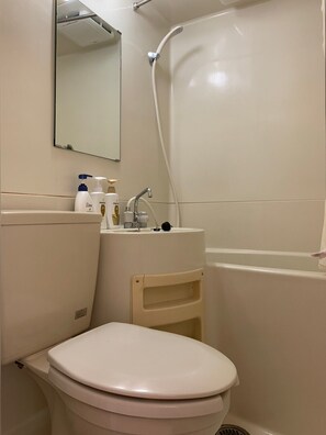 Standard-Apartment | Badezimmer