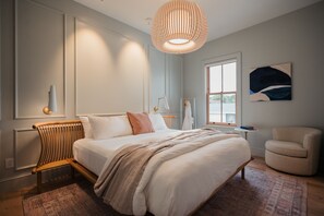 Habitación Confort doble | Espacio para trabajar con un portátil y sistema de insonorización