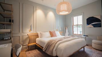 King ADA | 1 bedroom, laptop workspace, soundproofing, free WiFi
