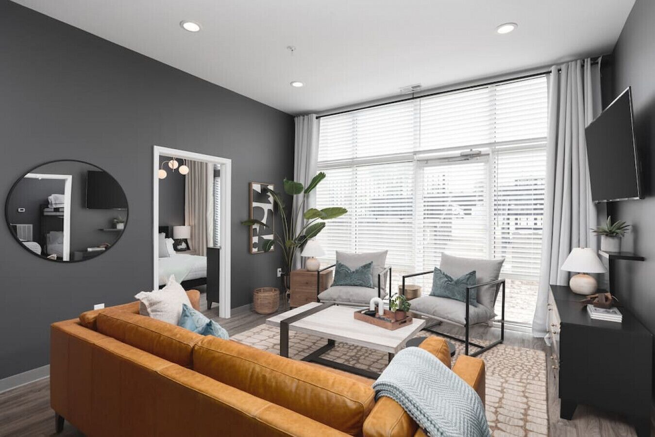 4 habitaciones, escritorio, tabla de planchar con plancha y wifi gratis 