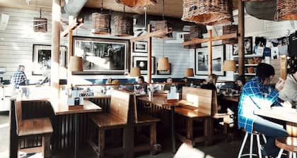 Chic East Nash - Walk to Restaurants, Bars, Music