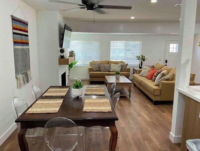 Beautiful & Cozy LA Retreat near SoFi, LAX, Hollywood and Beaches 