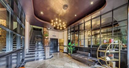 Against the Riverwalk/King