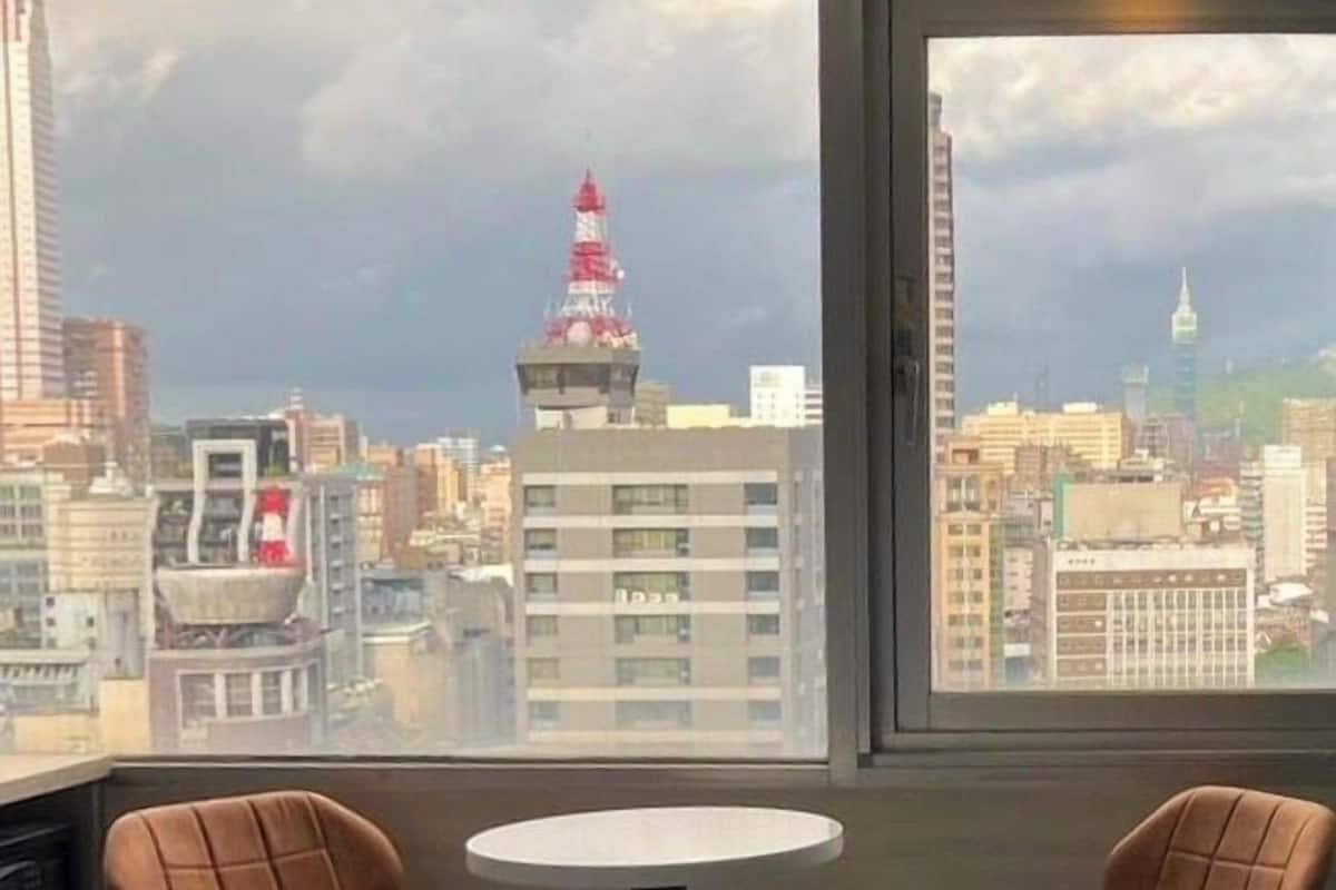 Deluxe Double Room with Taipei 101 View | 办公桌、遮光窗帘、隔音、熨斗/熨板