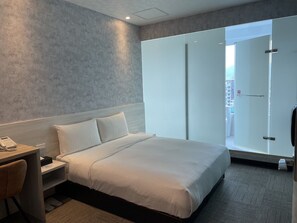 Deluxe Double Room | Street view - Sky Gate Hotel (Taipei)