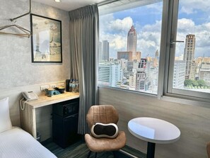 Deluxe Quadruple Room, 2 Double Beds | Street view - Sky Gate Hotel (Taipei)