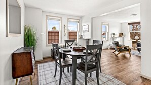 A dining area with a round table, chairs, and a plaid rug. - Superior Stay Very Cozy + Minutes to Duluth/Lake (Superior)