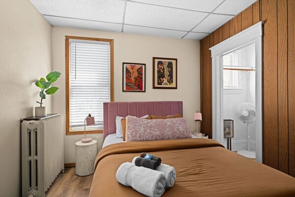 2 bedrooms, desk, iron/ironing board, travel cot