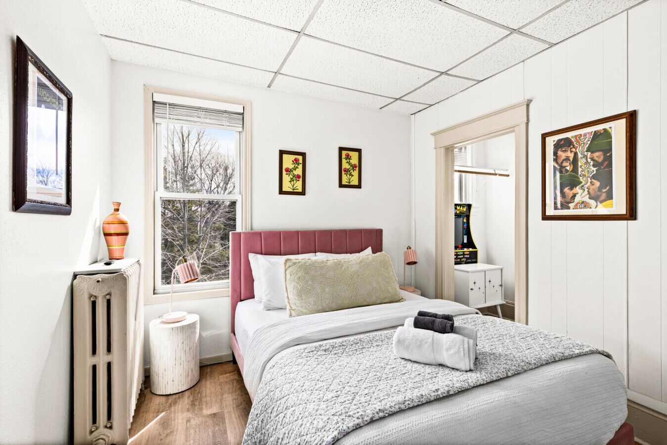 2 bedrooms, desk, iron/ironing board, travel crib