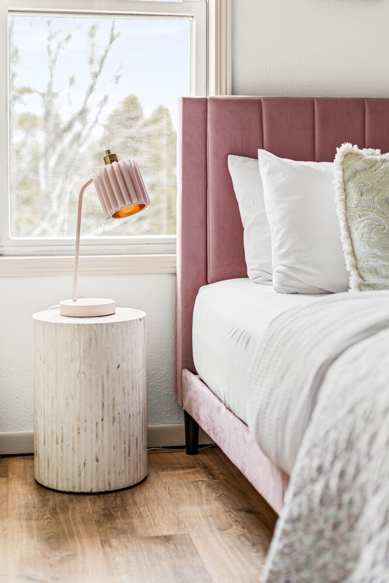 2 chambres, bureau, fer et planche à repasser, lit parapluie