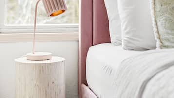 2 chambres, bureau, fer et planche Ă repasser, lit parapluie