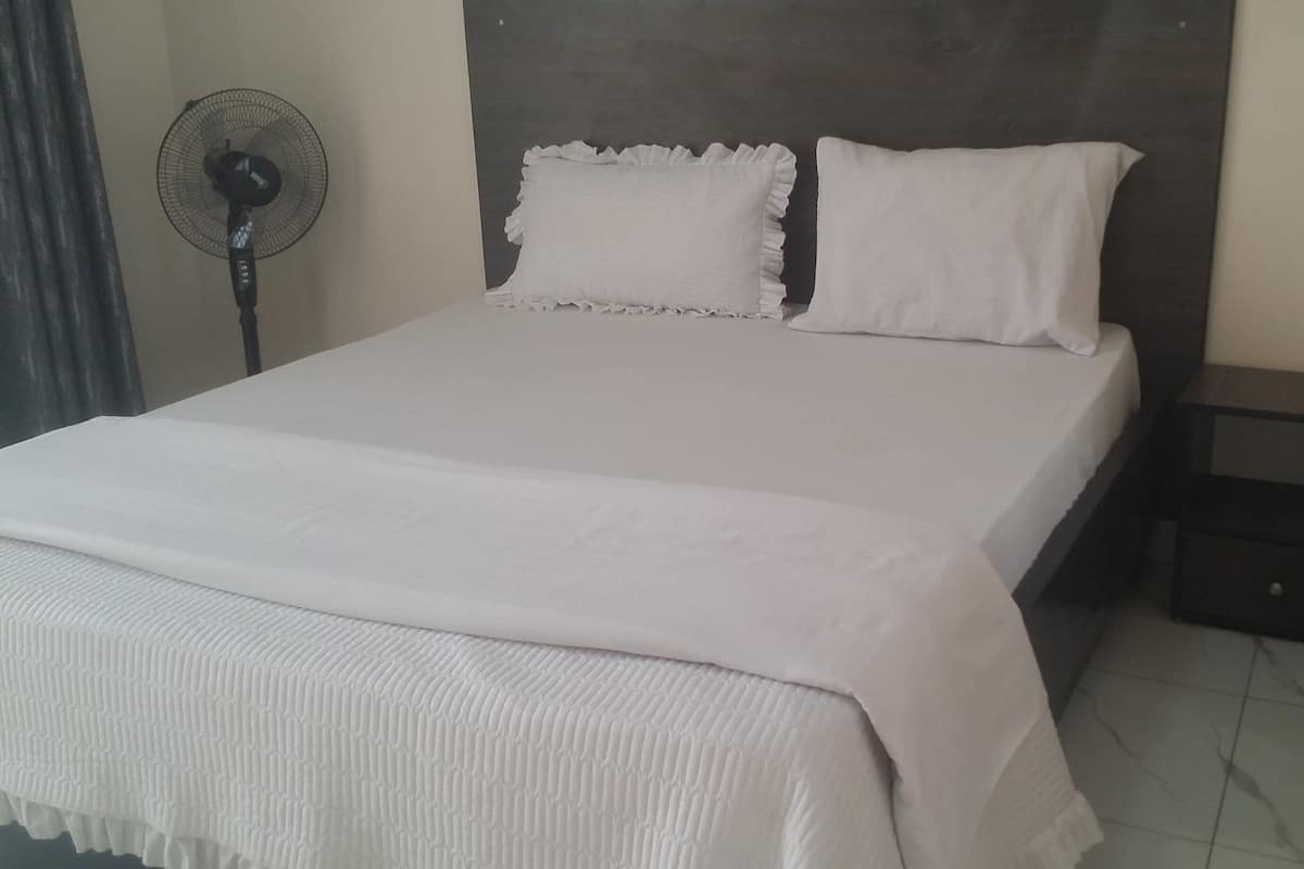Chambre Double Deluxe | Décoration personnalisée, ameublement personnalisé, bureau