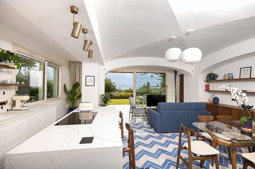 Villa Opalina: A bright and sunny townhouse which faces the sun and the sea, with Free WI-FI.