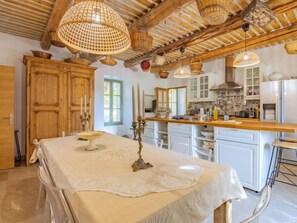 Fridge, microwave, dishwasher, cookware/dishes/utensils